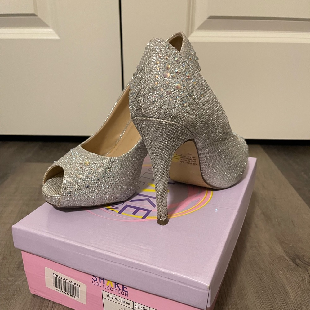 Pero toe silver sparkly heels